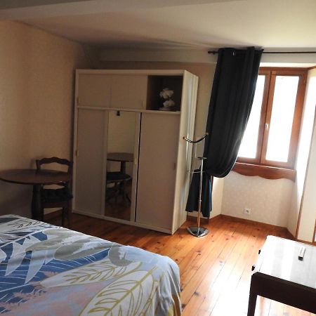 Gite De La Pierre Verte Saint-Lattier Extérieur photo