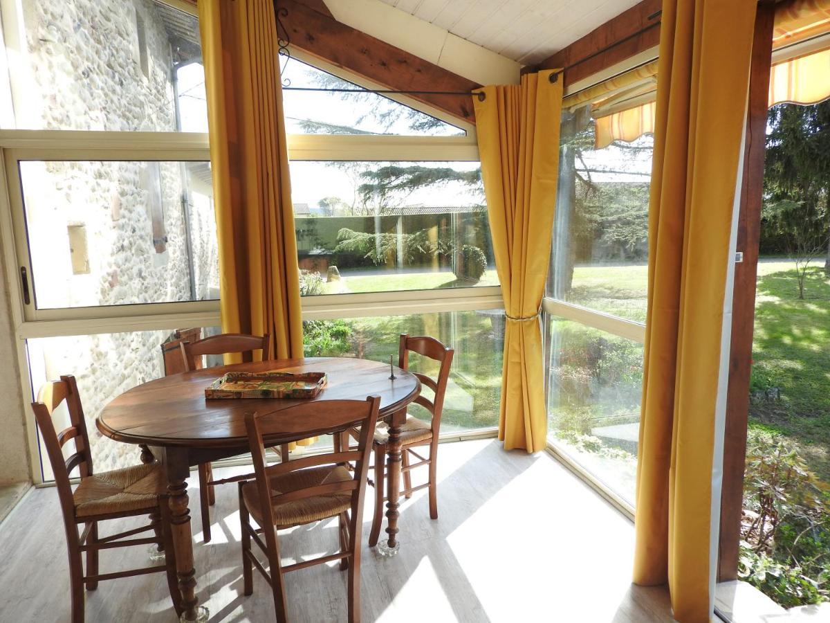 Gite De La Pierre Verte Saint-Lattier Extérieur photo