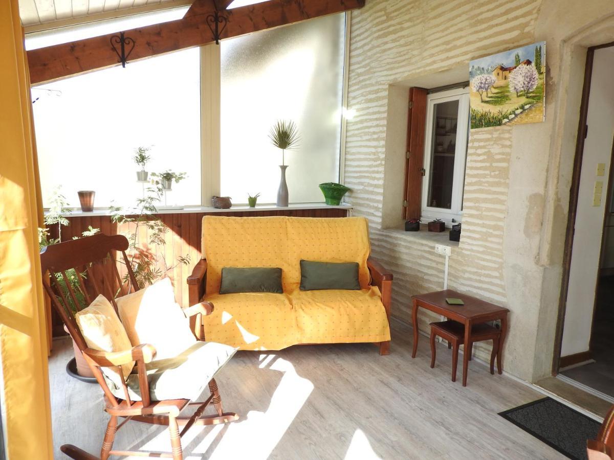 Gite De La Pierre Verte Saint-Lattier Extérieur photo
