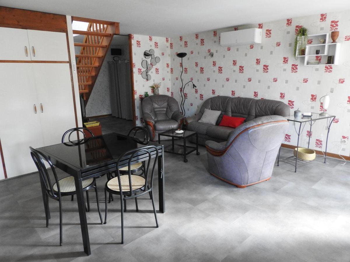 Gite De La Pierre Verte Saint-Lattier Extérieur photo